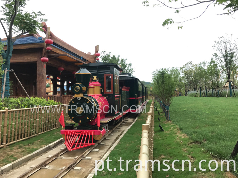 Park Trains CLOSED STYLE CAR IN GREEN COLOUR TRAIN